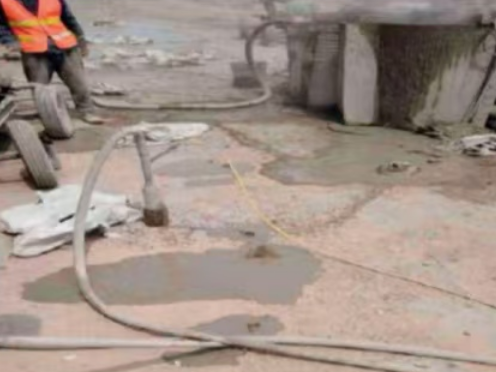 万州水泥混凝土路面板底注浆技术 路面脱空注浆整治方案