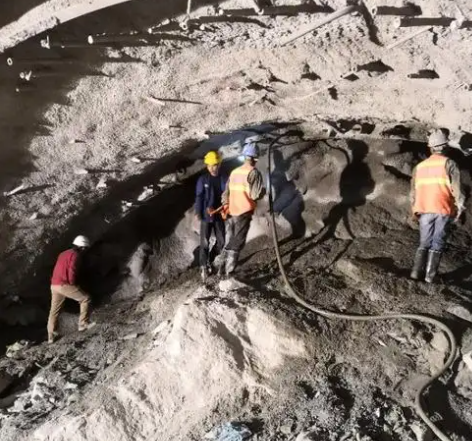 万州拱顶带模注浆料的施工流程及注意事项